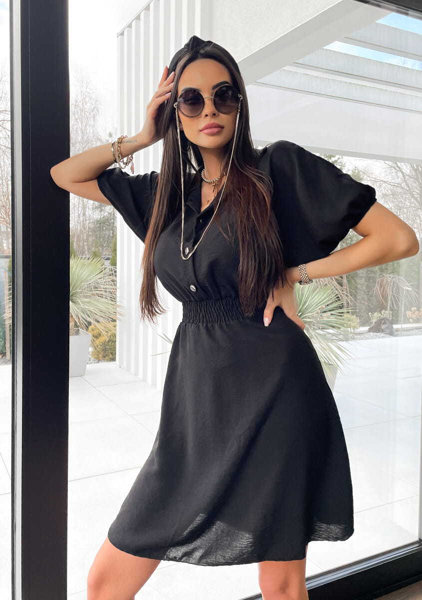 Vestito da donna con colletto a revers e vita marcata