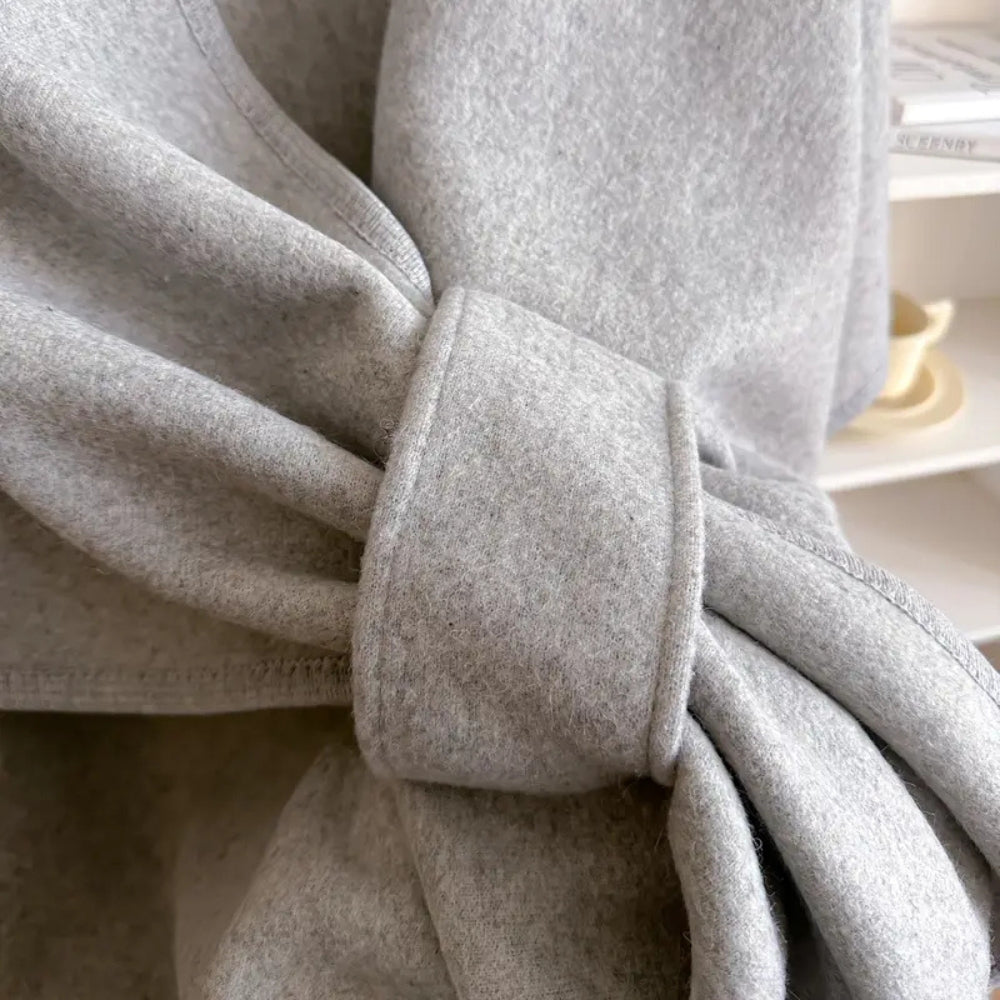 Women's Elegant Cape Coat Winter Windbreaker – Warm Oversized Jacket with Long Sleeves Soft and Stylish Shawl Style for Cold Weather