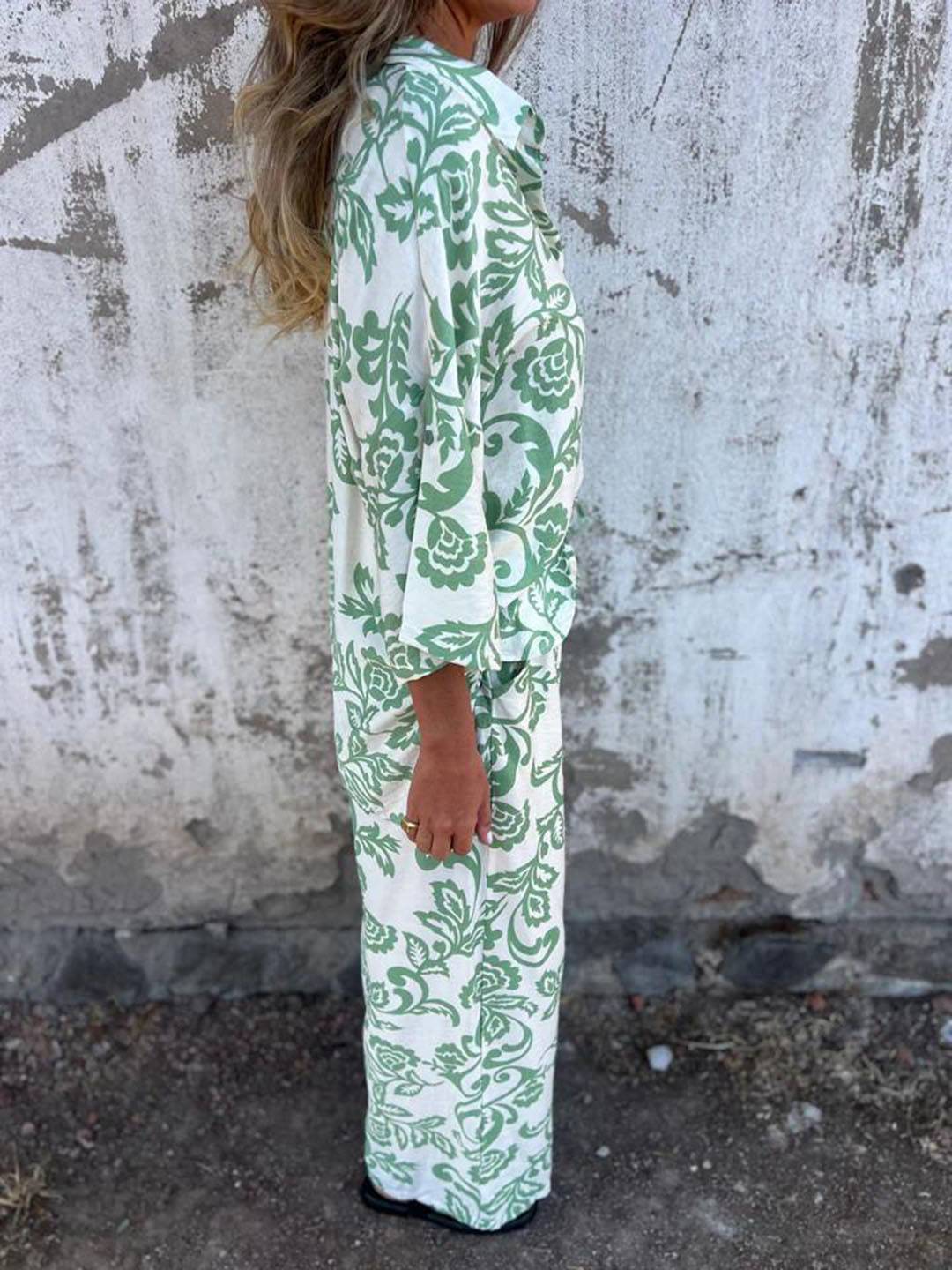 Ensemble deux pièces décontracté avec motif feuilles et pantalon large