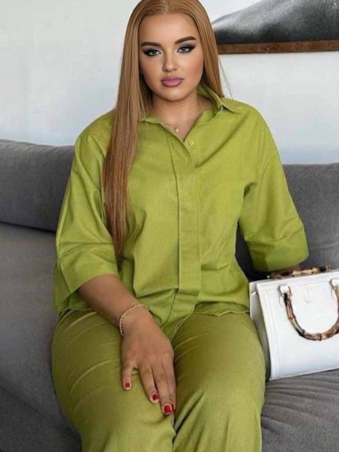 Ensemble chemise ample et pantalon large en matière légère