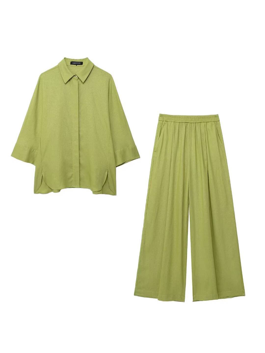 Ensemble chemise ample et pantalon large en matière légère