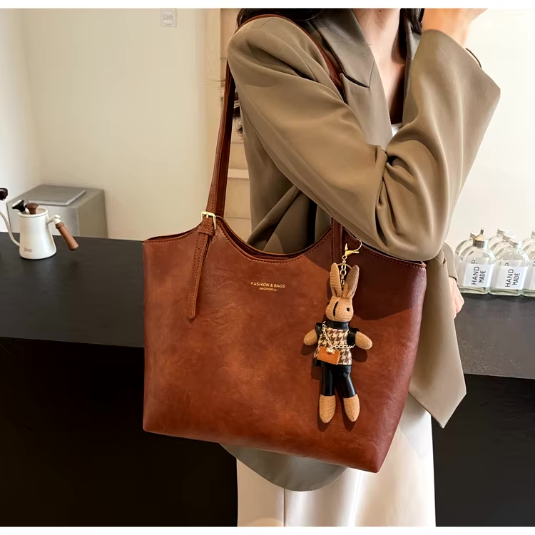 Elegant Vegan Leather Shoulder Bag for Women – Versatile Everyday Bag