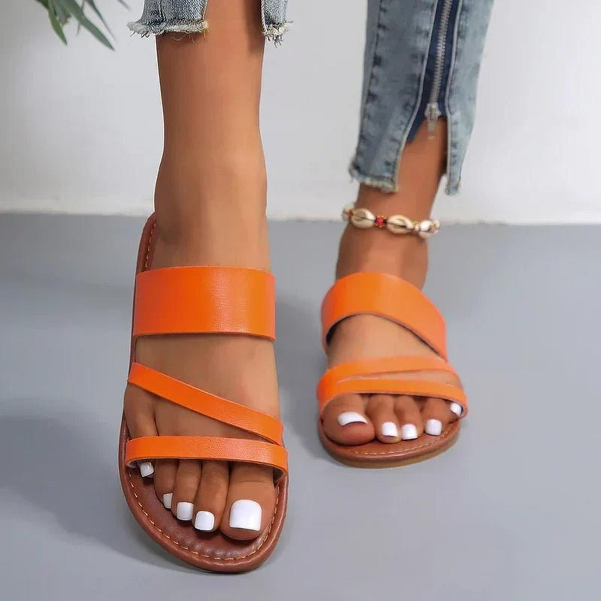 Women's sandals with crossed straps and soft sole - Comfortable and summery