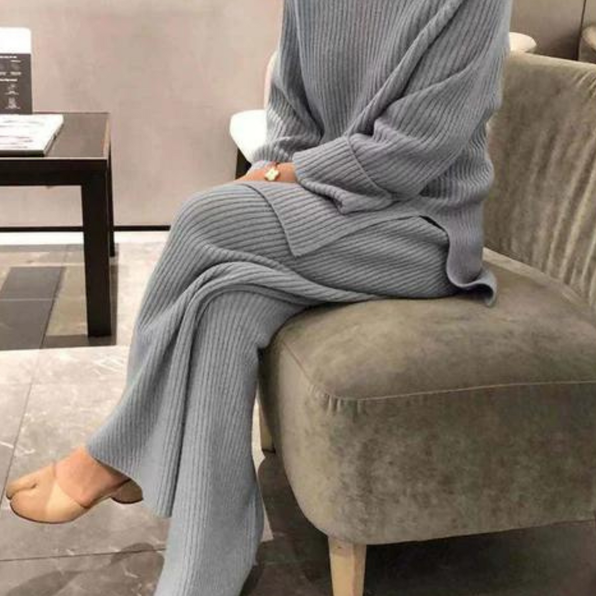 Ensemble tricoté deux pièces pour femme – Élégance et confort à la maison