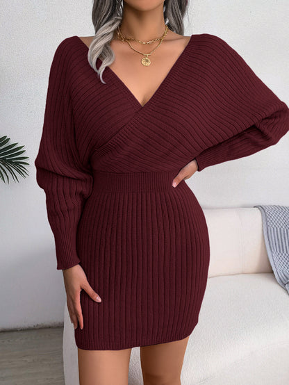 Vestido ajustado de mujer con cuello en V cruzado