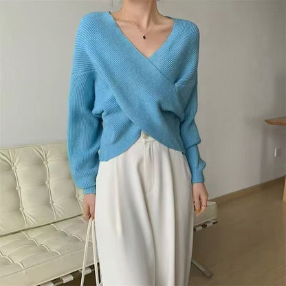 Maglione da donna incrociato con scollo a V e spalle scoperte - Morbido e moderno