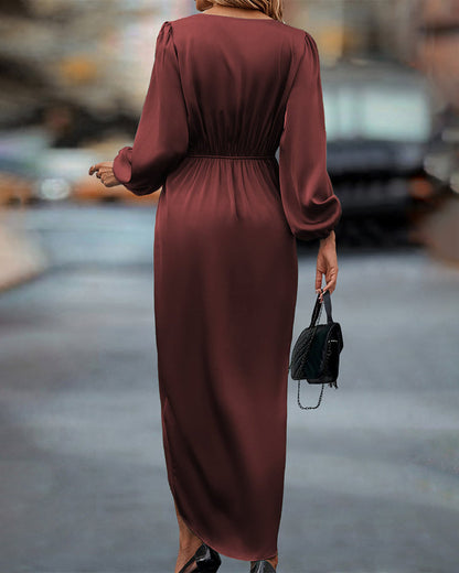 Robe Midi Satinée Élégante à Portefeuille – Col V Manches Évêque Ceinture et Fente