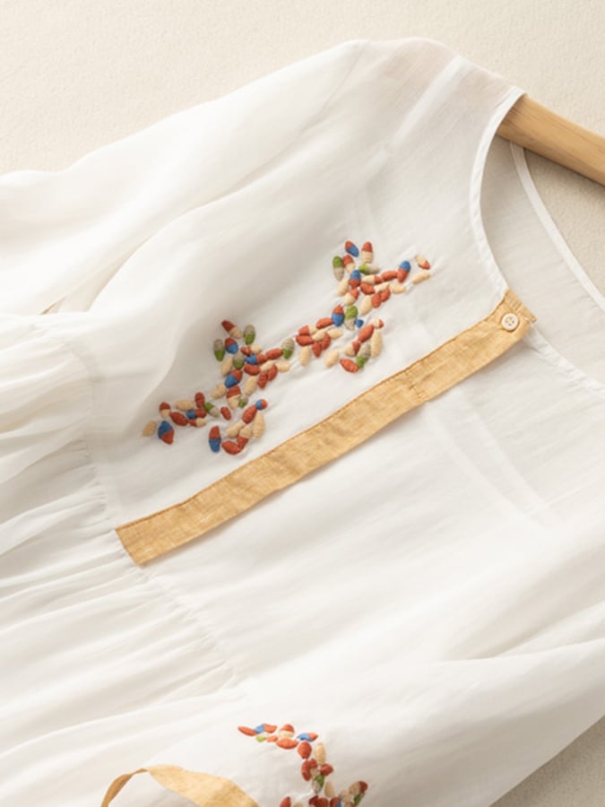 Robe midi bohème avec broderie florale – Style décontracté et élégant