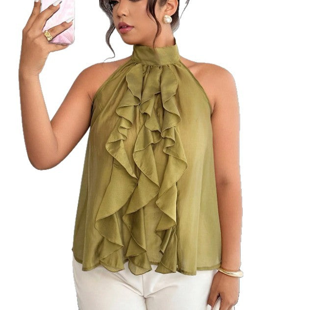 Top donna taglia grande con collo halter e orlo volant.