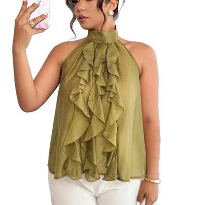 Top donna taglia grande con collo halter e orlo volant.