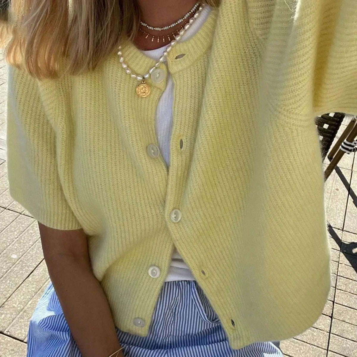 Women's short-sleeved streetwear cardigan - Modern and lightweight