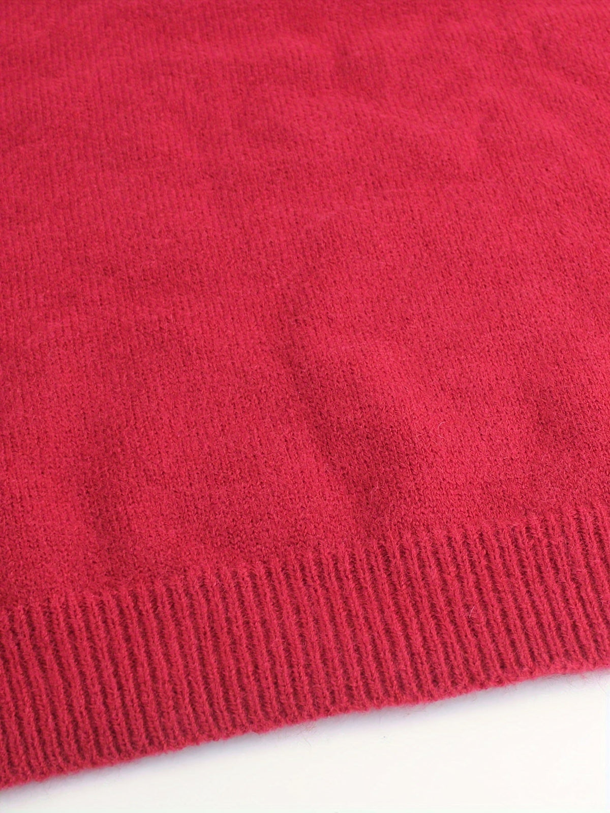 Women's ribbed sweater with striped cuffs - Modern and comfortable