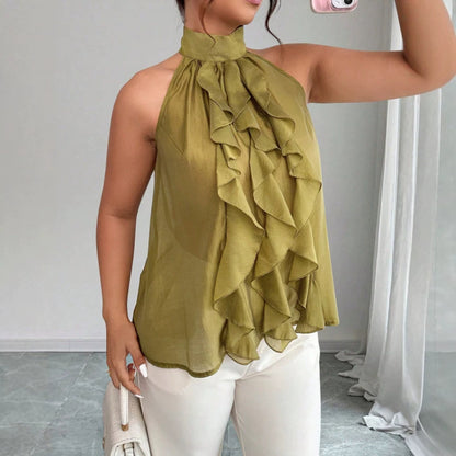Top donna taglia grande con collo halter e orlo volant.