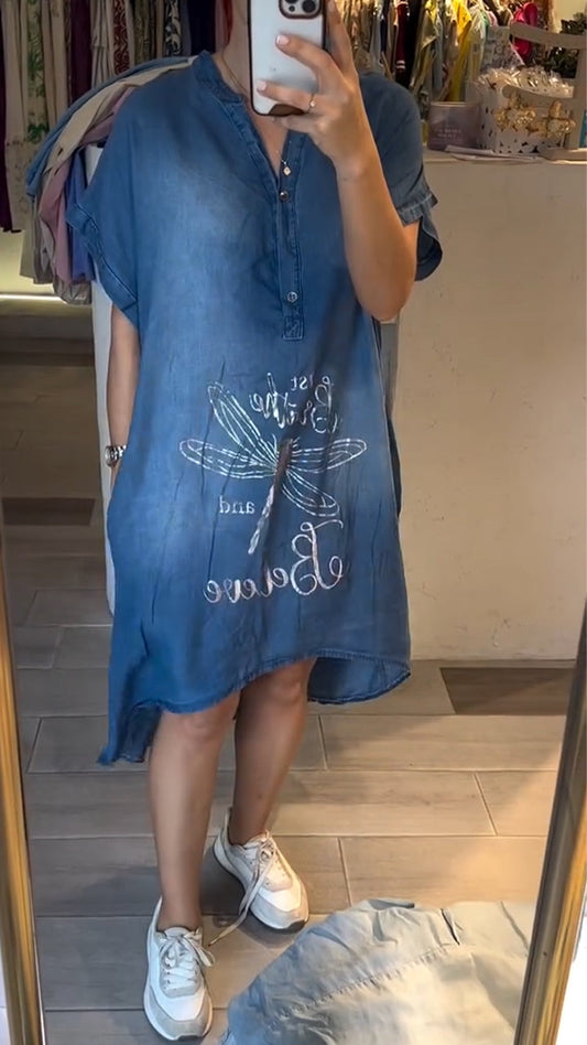 Robe en jean décontractée pour femme avec col en V et boutons, idéale pour un style quotidien