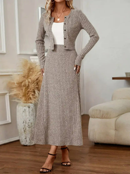 Completo da donna con cardigan in maglia e gonna midi – Casual ed elegante