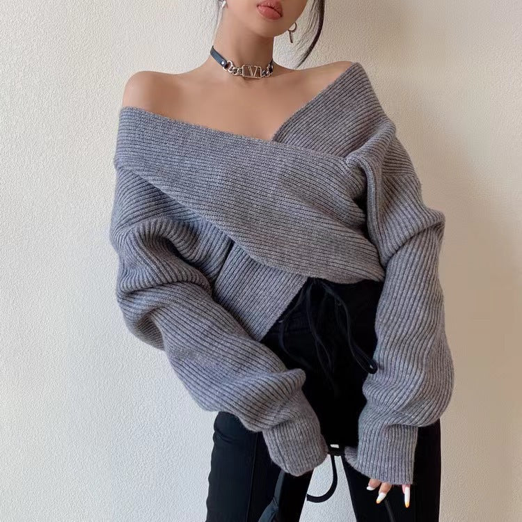 Maglione da donna incrociato con scollo a V e spalle scoperte - Morbido e moderno