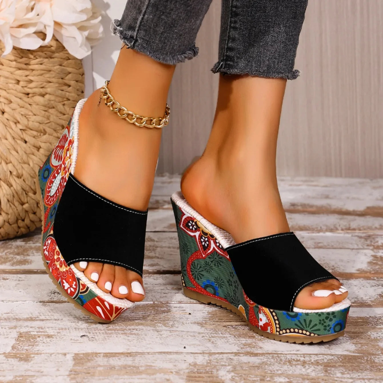 Sandales compensées en velours pour femme – Un style estival élégant et confortable, idéal pour les soirées