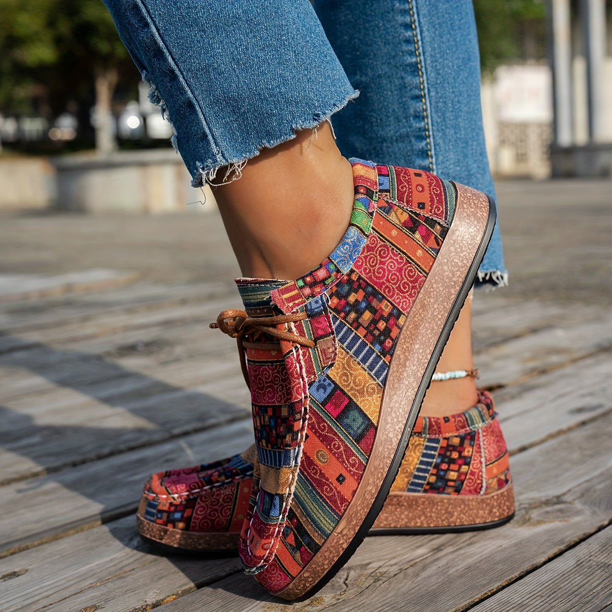 Casual Sneakers with Lively Patchwork – Elegant Footwear for Every Day