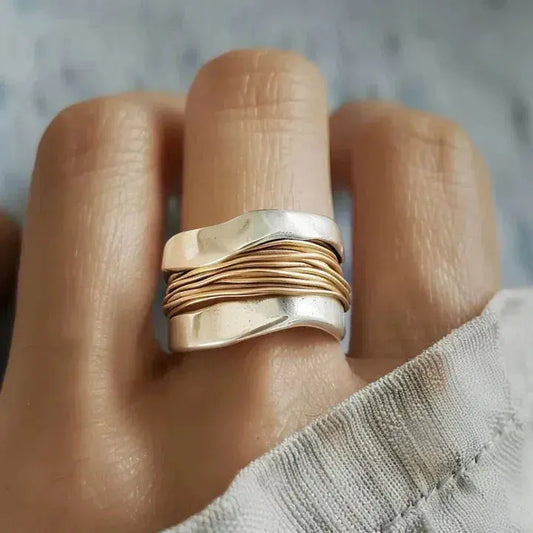 Bague Argentee Femme Fils Dores - Style Elegant Texture et Raffine.