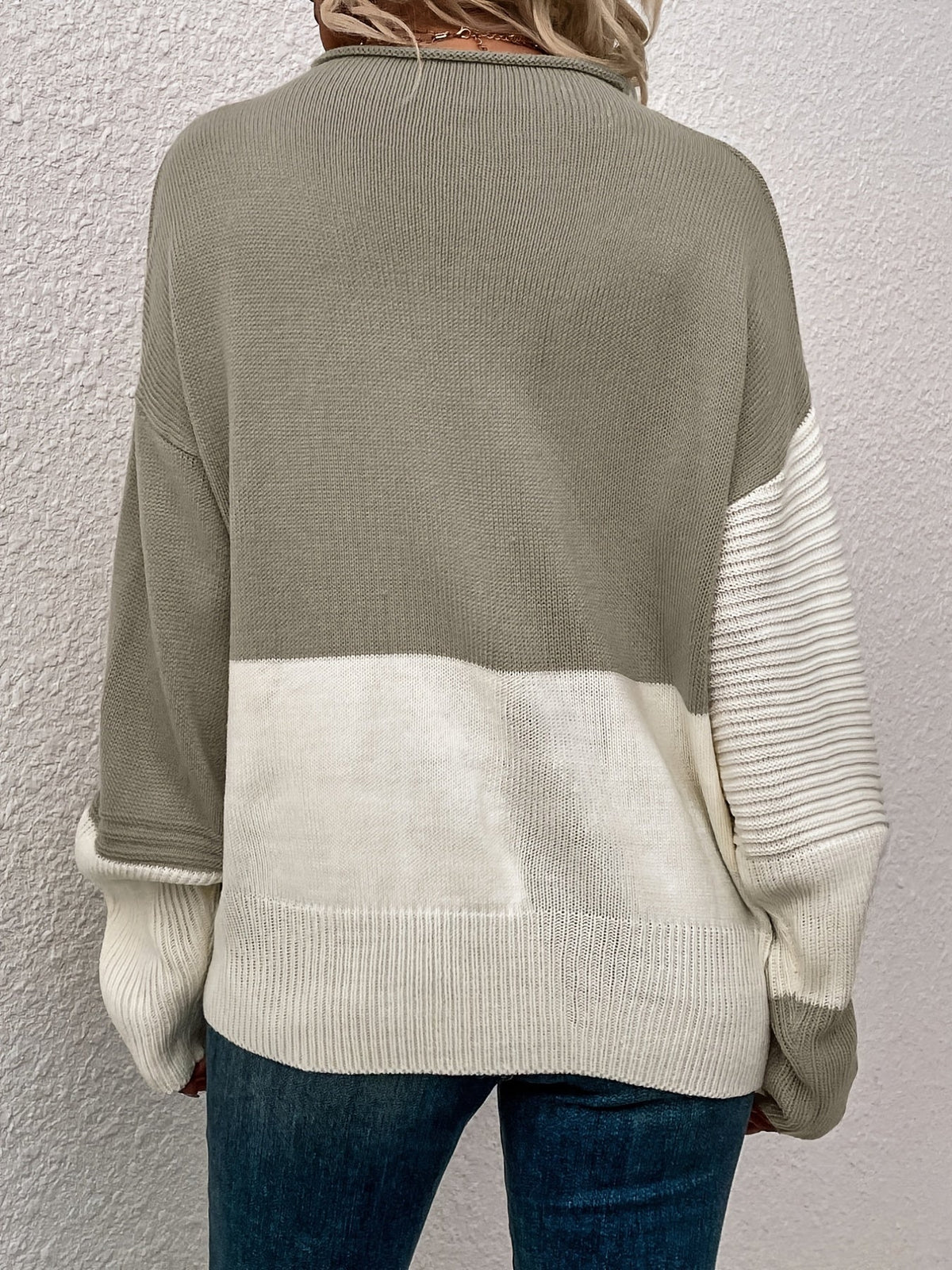Women's relaxed-fit color-block sweater - Modern and soft