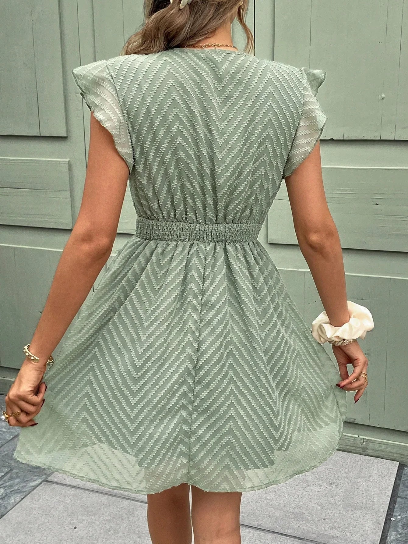 Robe Mini d’Été à Col V pour Femme – Manches Courtes Légères et Taille Élastique