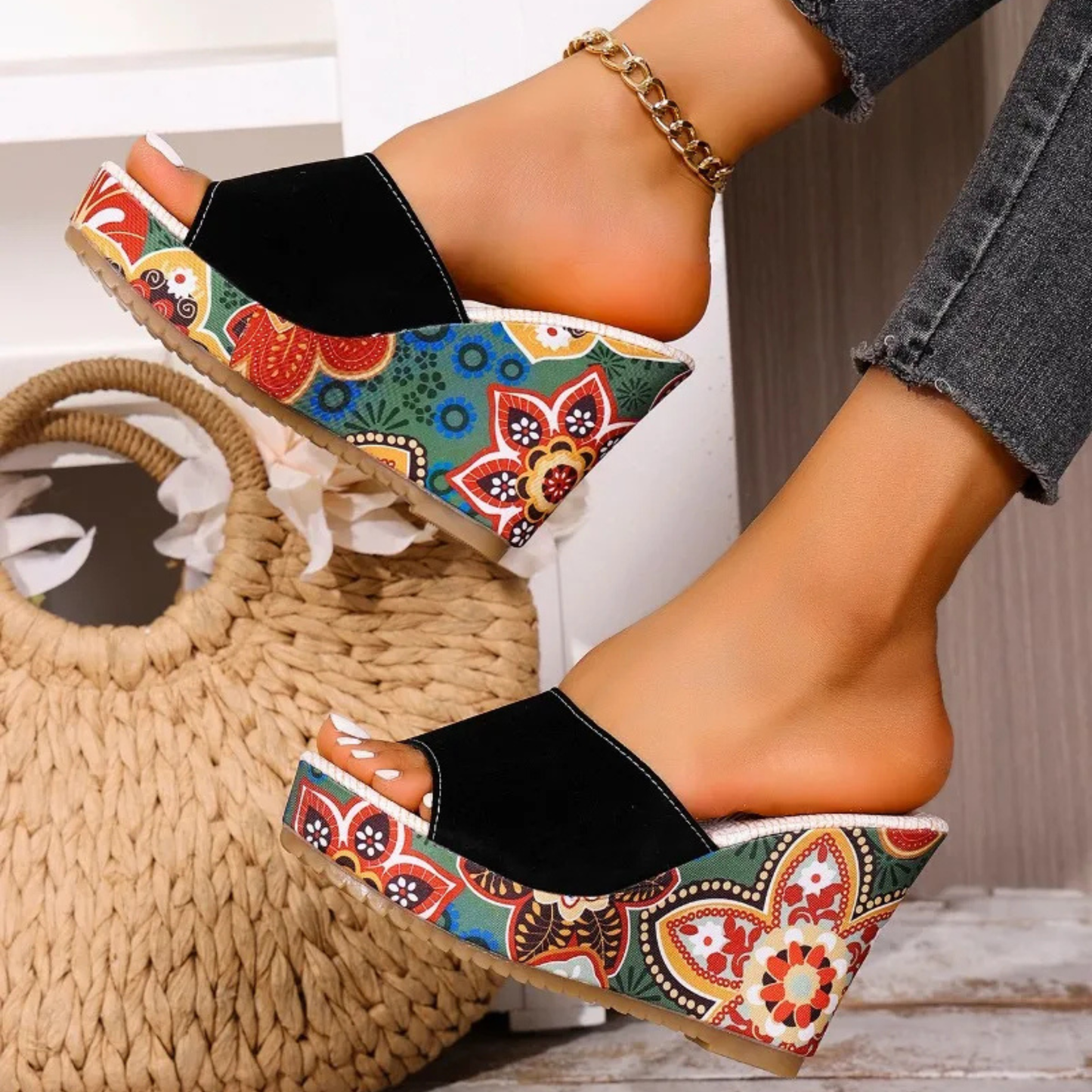 Sandales compensées en velours pour femme – Un style estival élégant et confortable, idéal pour les soirées
