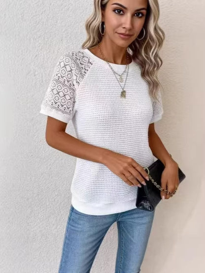 Top til kvinder med blondedetaljer – Let og feminin