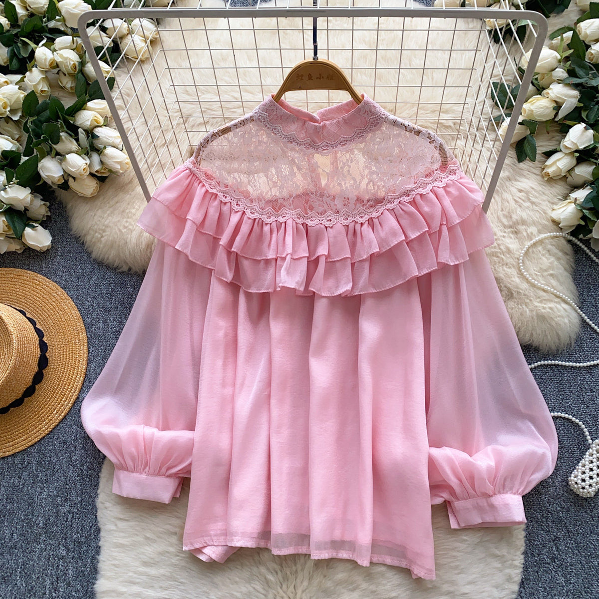 Blusa de mujer con hombros descubiertos de encaje - Romántica y femenina