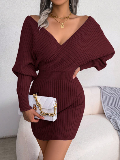 Vestido ajustado de mujer con cuello en V cruzado