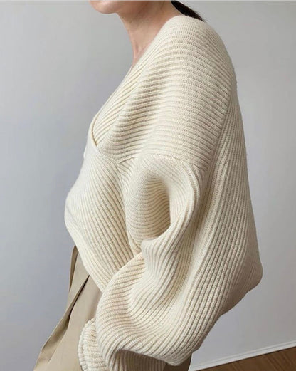 Women's cross-knit sweater - Elegant and comfortable