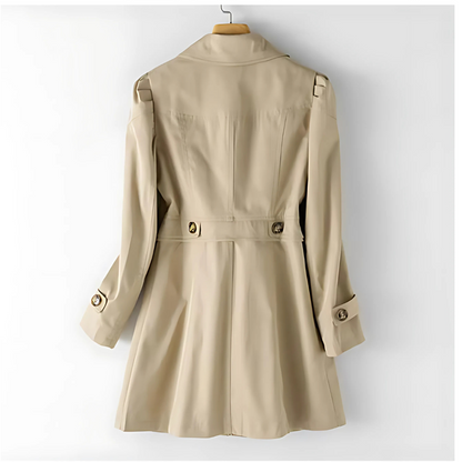 Women's fitted trench coat with buttons and classic collar - Elegant and timeless