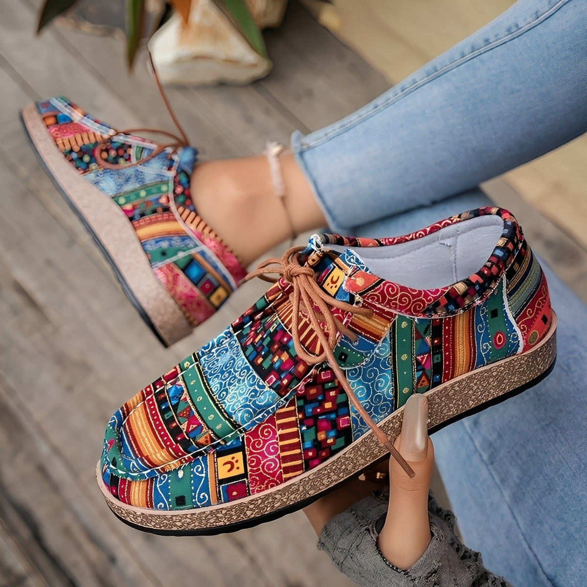 Artistic Women’s Sneakers – Elegant, Cushioned Style for Everyday Walking