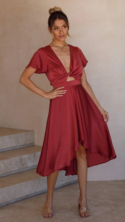 Robe midi satinée élégante à col en V profond pour femme – Manches papillon et jupe fluide asymétrique