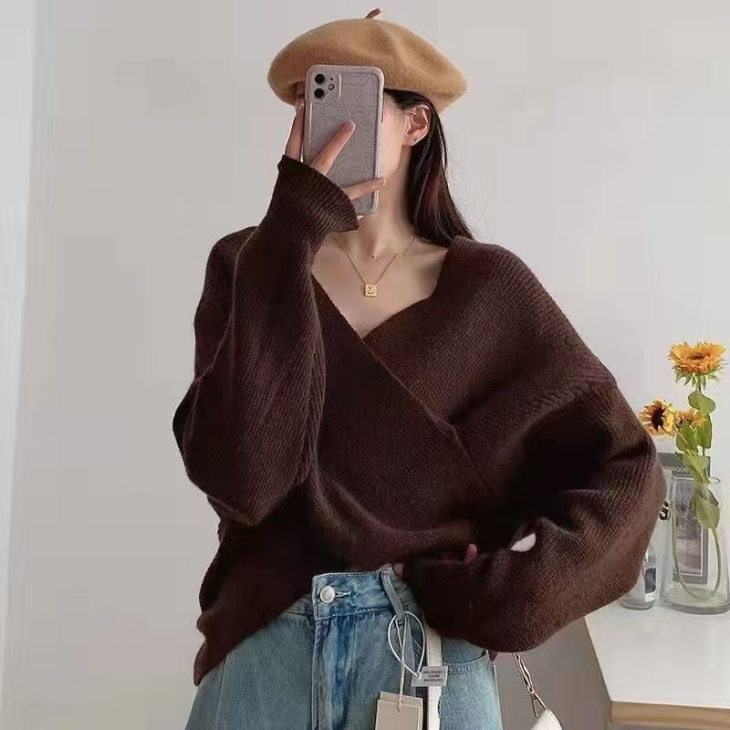 Maglione da donna incrociato con scollo a V e spalle scoperte - Morbido e moderno