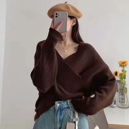 Maglione da donna incrociato con scollo a V e spalle scoperte - Morbido e moderno