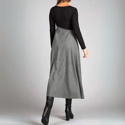 Robe Élégante  – Contraste Moderne pour un Style Sans Effort