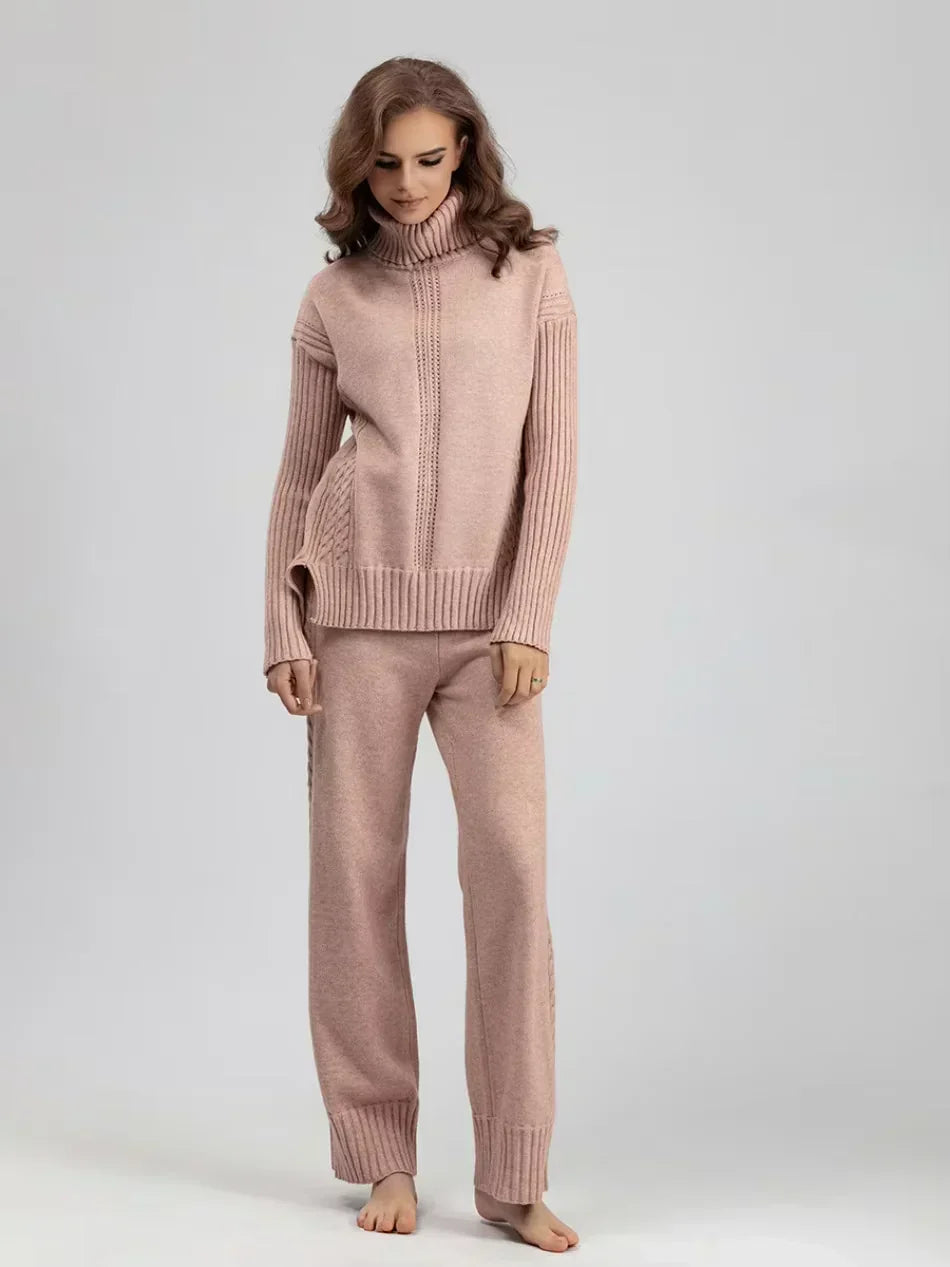 Sæt til kvinder med rullekravesweater og løse bukser - Chikt og behageligt