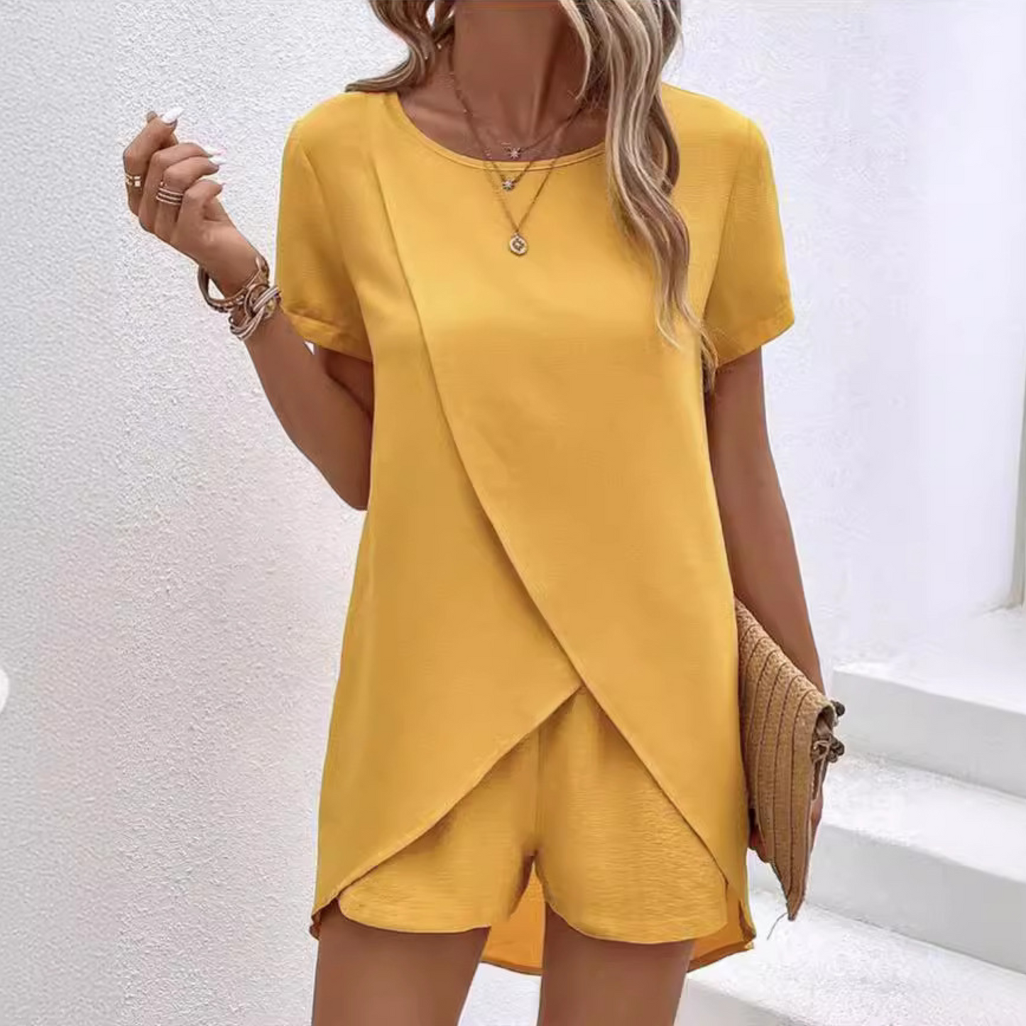 Ensemble Co-Ord Estival Élégant Femme – Haut à Ourlet Asymétrique et Short