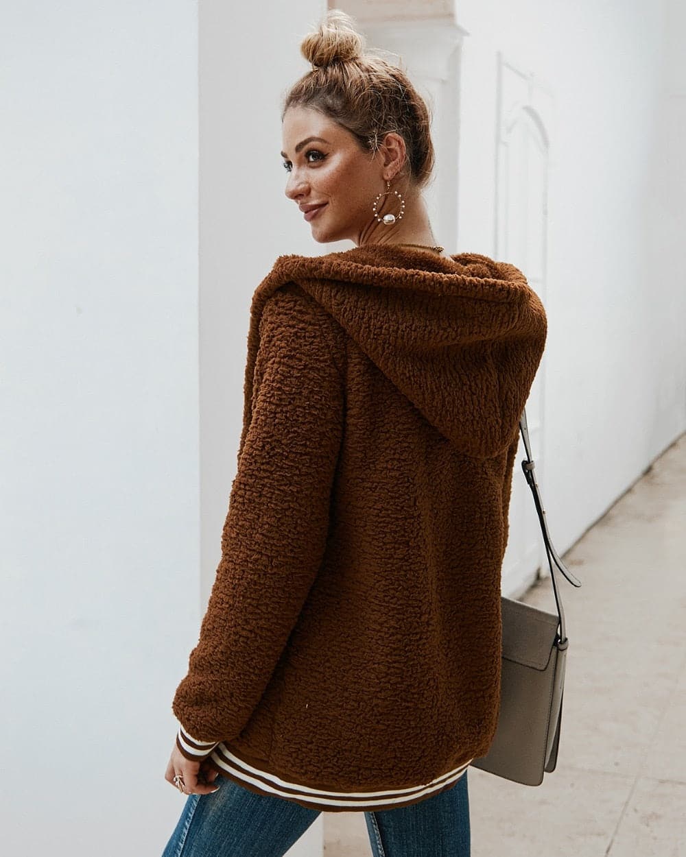 Veste Longue en Fourrure Tendance Femme pour l’Hiver – Élégante et Confortable