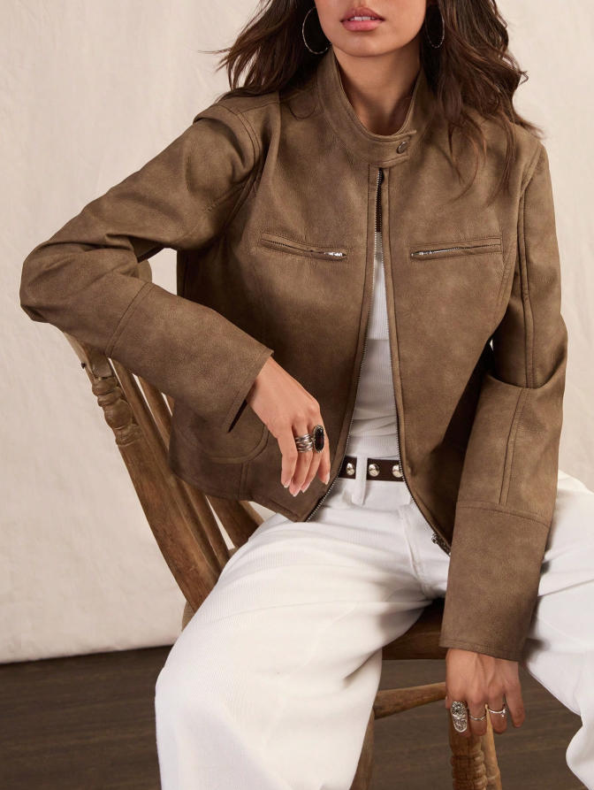 Kort jakke til kvinder i læderlook – Chic og moderne