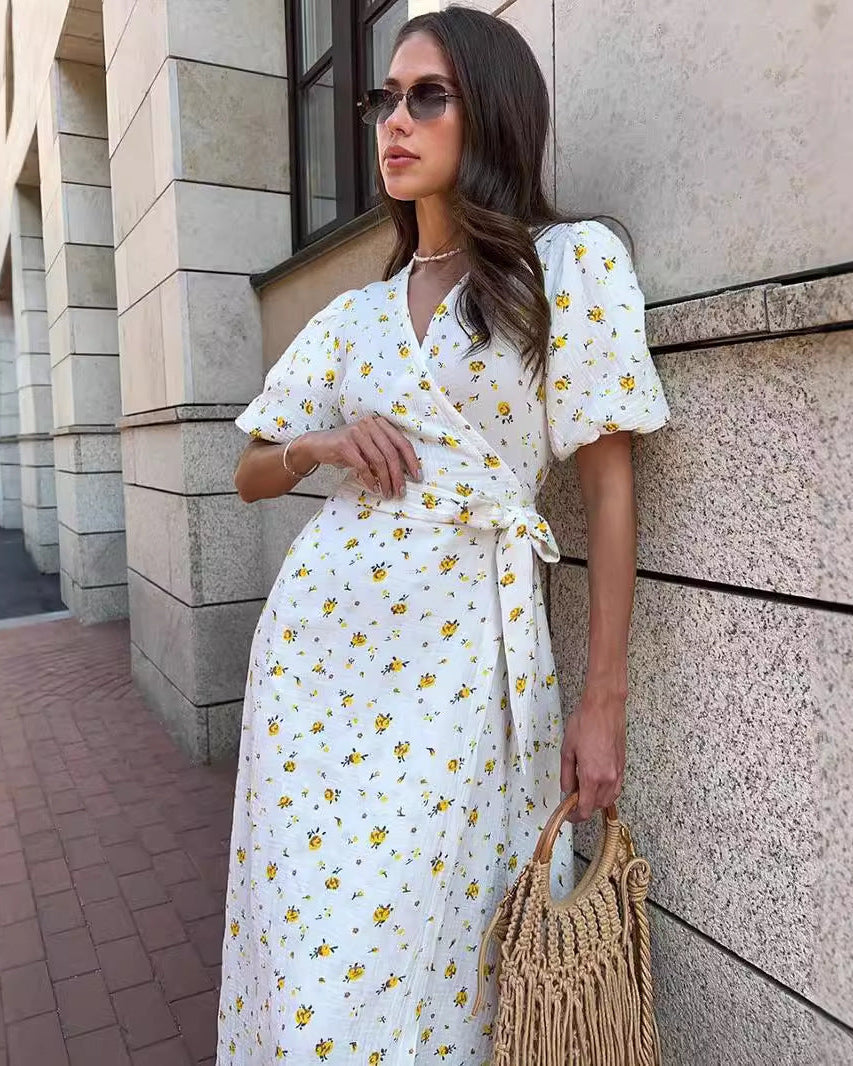 Robe longue fleurie femme – Col V et lien à nouer sur le devant