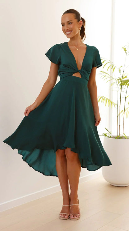 Robe midi satinée élégante à col en V profond pour femme – Manches papillon et jupe fluide asymétrique