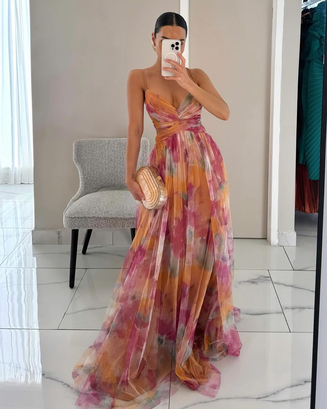 Robe longue élégante avec imprimé et laçage raffiné pour un look chic