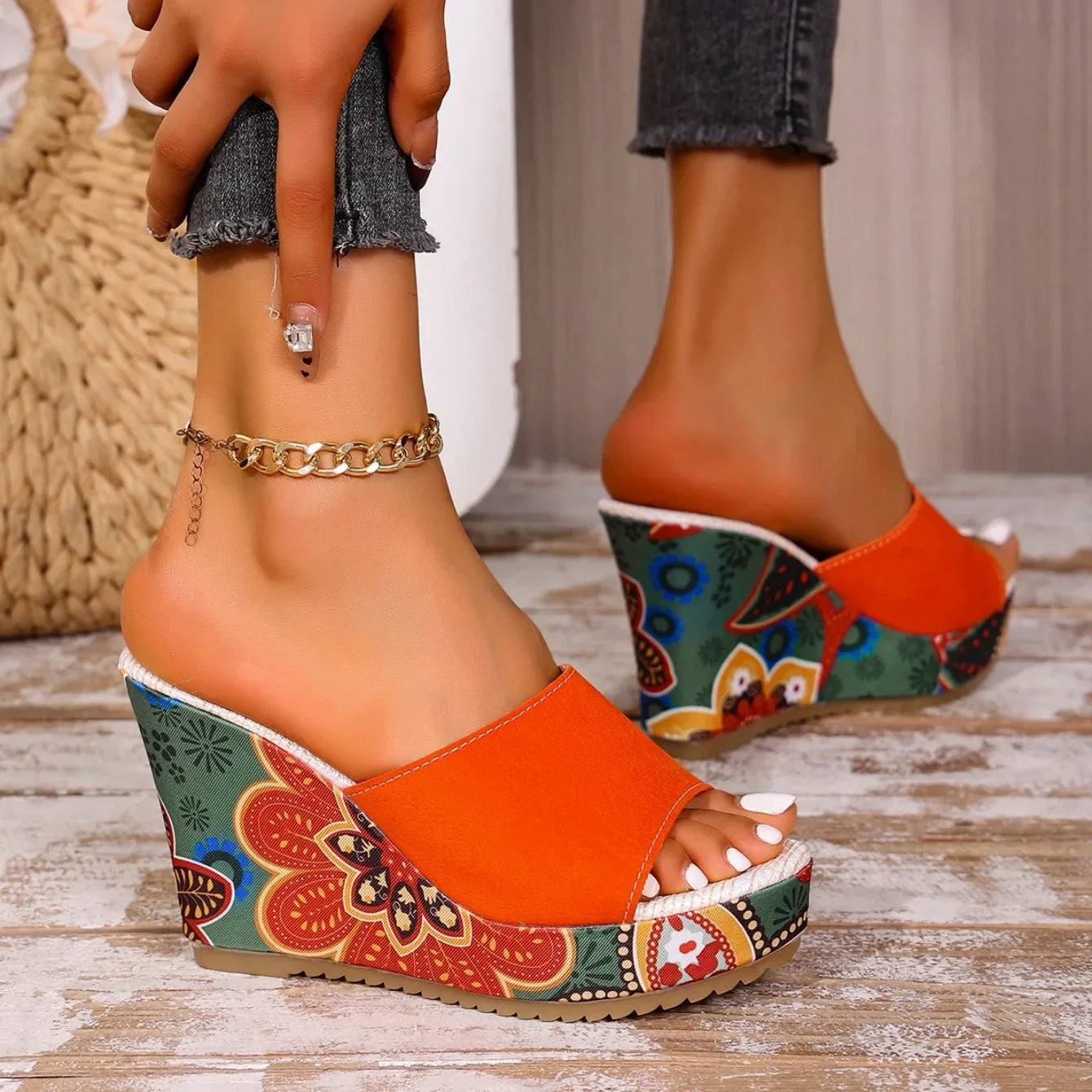 Sandales compensées en velours pour femme – Un style estival élégant et confortable, idéal pour les soirées