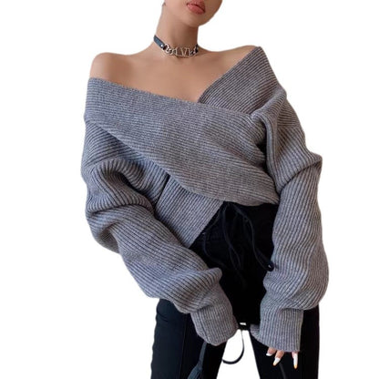 Maglione da donna incrociato con scollo a V e spalle scoperte - Morbido e moderno