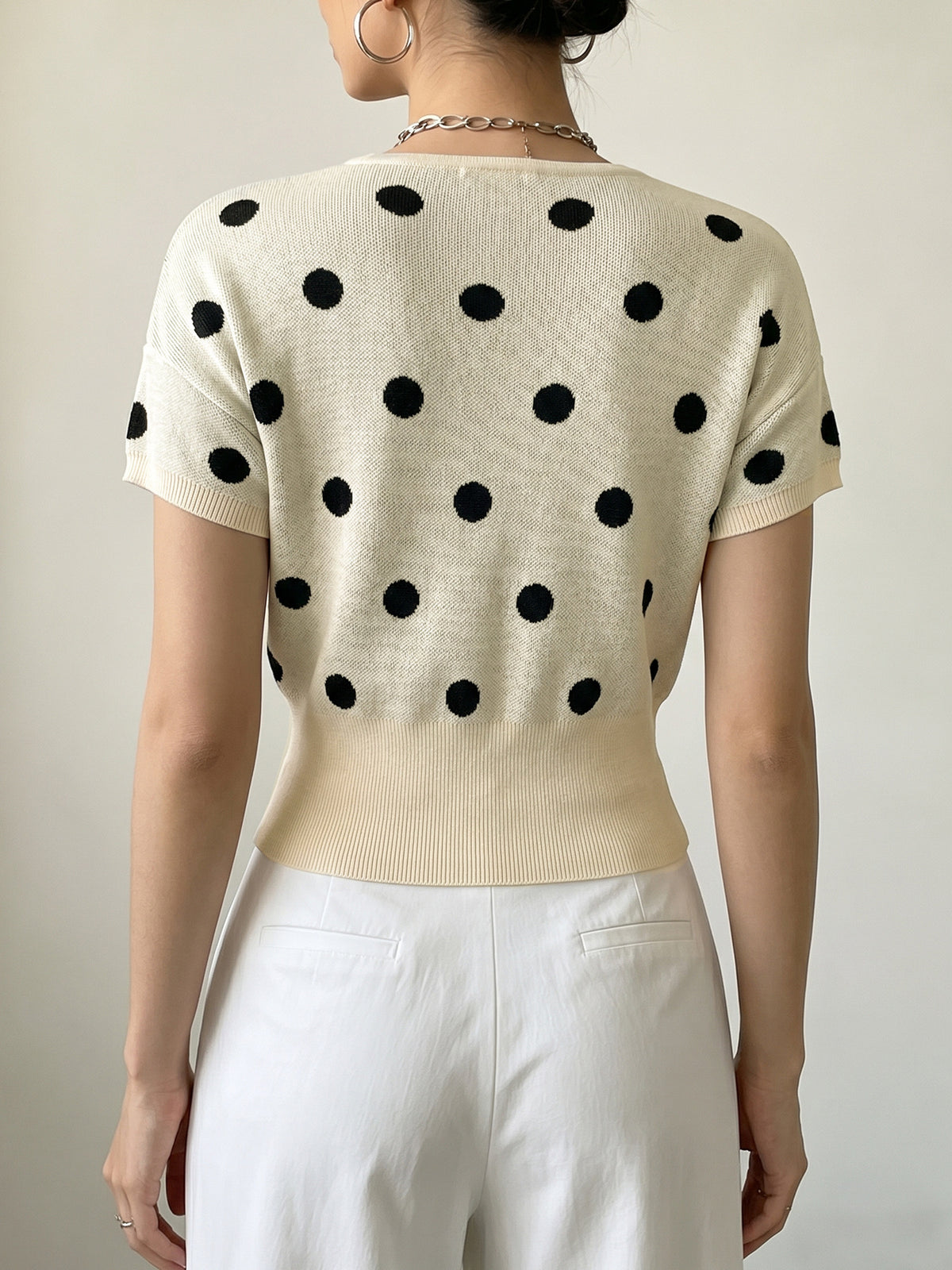 Top maille femme col V a pois - Leger et charmant