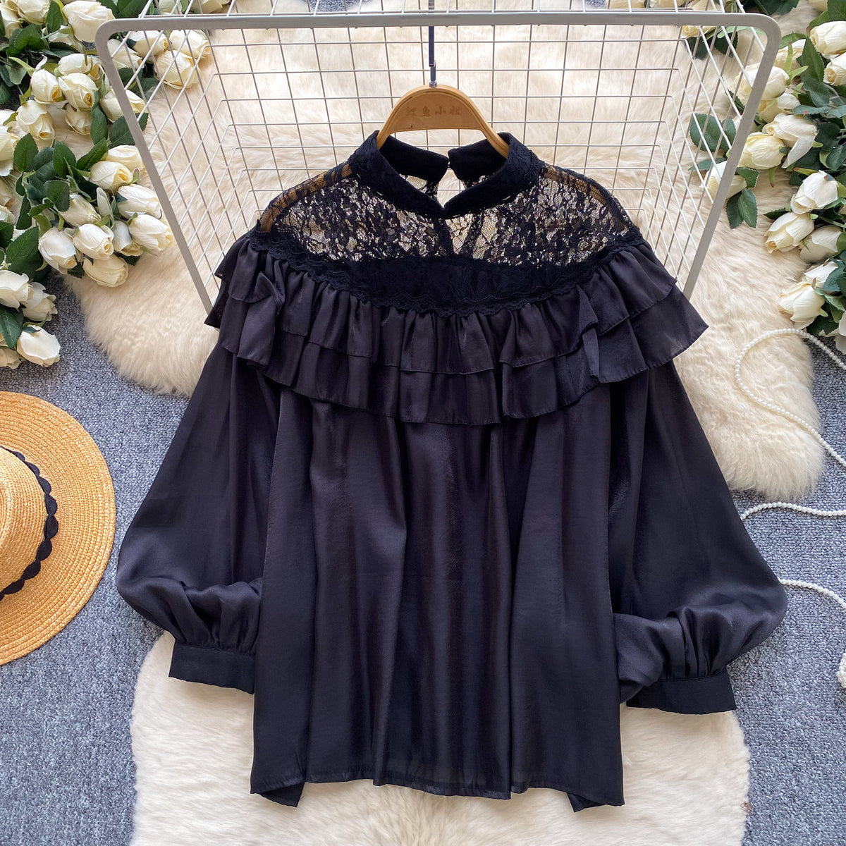 Blusa de mujer con hombros descubiertos de encaje - Romántica y femenina