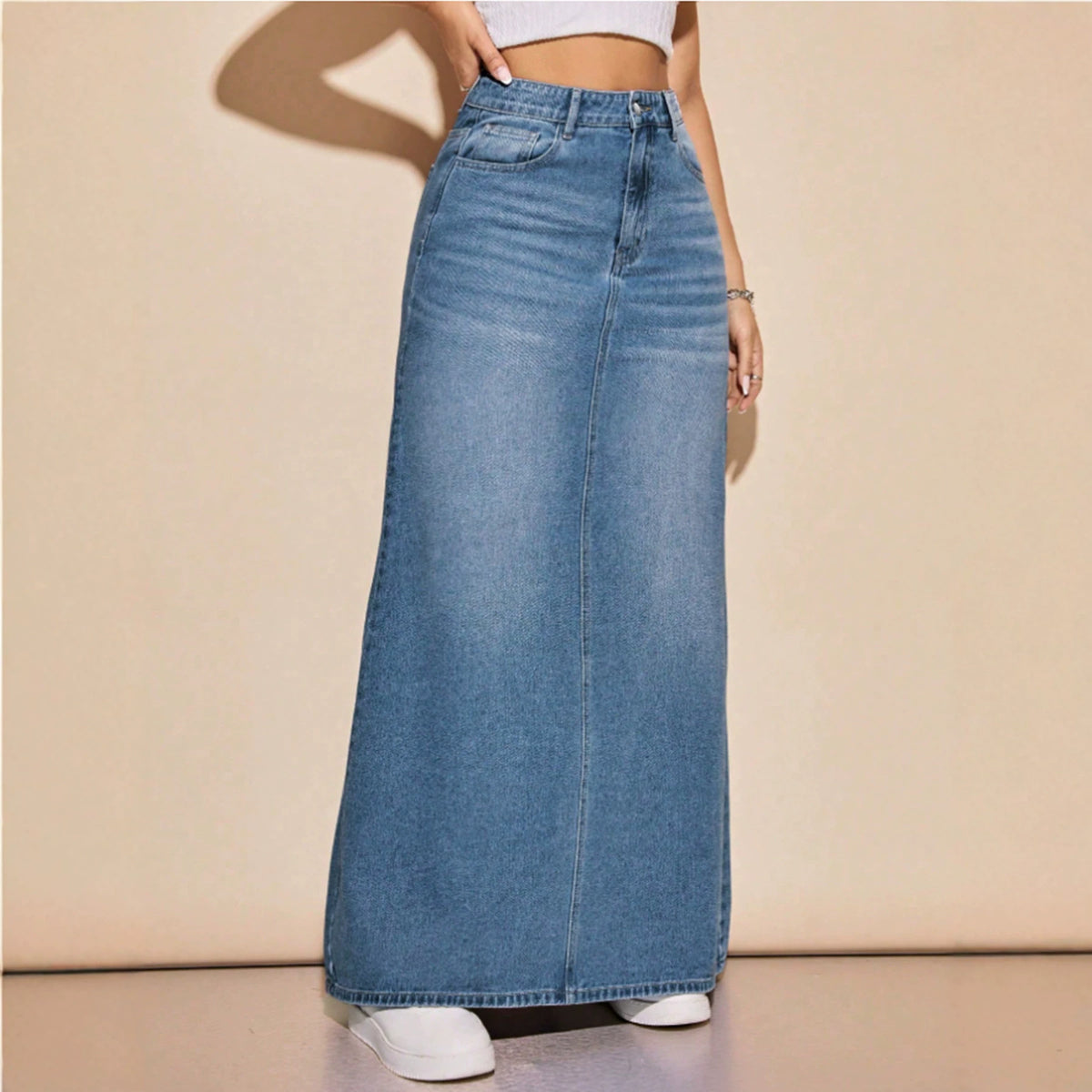 Women's faded denim maxi skirt - Casual and versatile