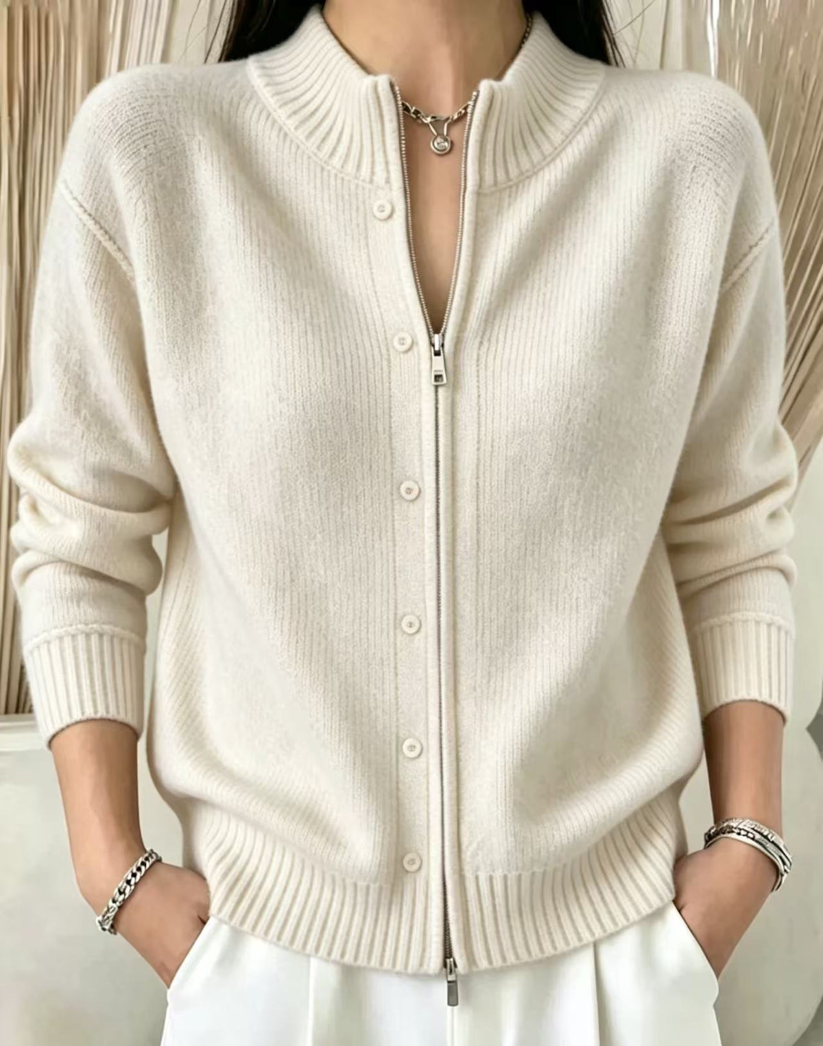 Women's zip-up crew-neck sweater - Soft and practical
