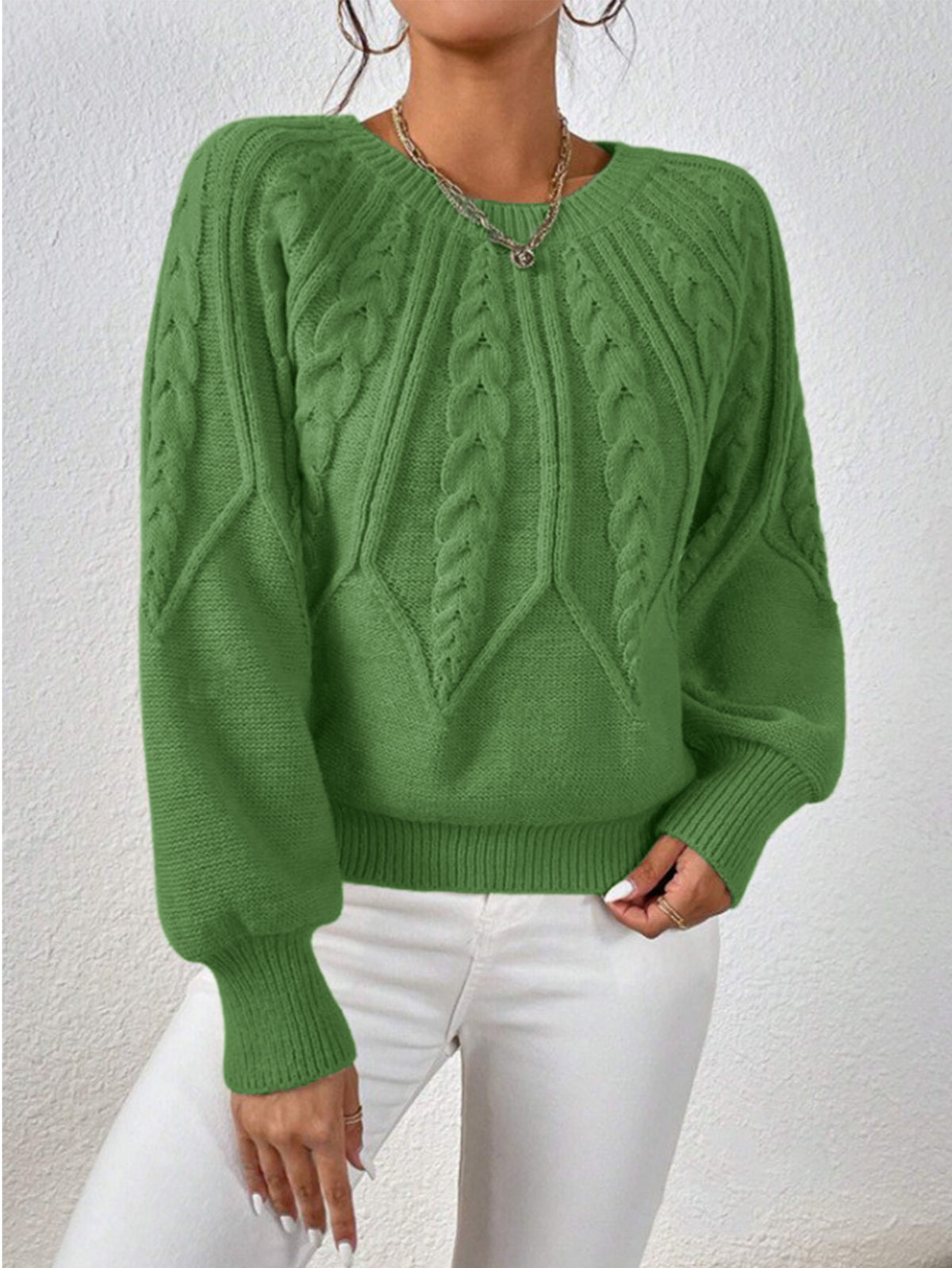 Women's crew-neck cable-knit sweater - Soft and versatile